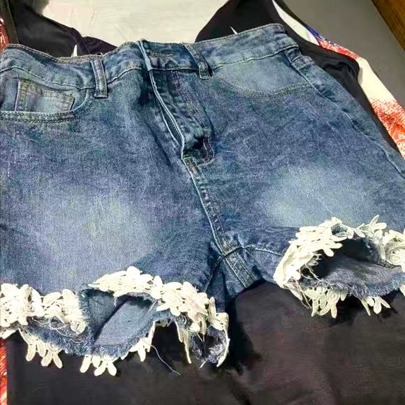 NWT 💋 HIGH WAIST LACE TRIMMED DISTRESSED DENIM JEAN STRETCH SHORTS Women’s 12 - Picture 7 of 12